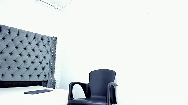 Snapshot of DOUGLAS_099 chatting on 10.11.25 DOUGLAS 099 online show from 10.11.25