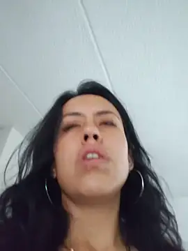 Queen Ashly online show from 11.30.25