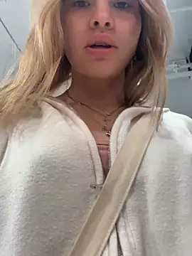 Snapshot of SMELLSEX chatting on 12.20.25 SMELLSEX online show from 12.20.25