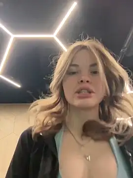 Snapshot of SMELLSEX chatting on 12.22.25 SMELLSEX online show from 12.22.25