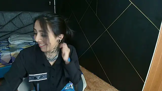 LiaMonroee  online show from 11.05.25