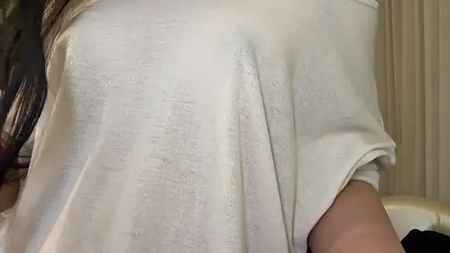 Snapshot of yuer2563 chatting on 11.28.25 yuer2563 online show from 11.28.25