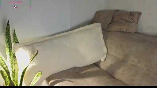 Snapshot of NicoleLeinn chatting on 11.21.25 NicoleLeinn online show from 11.21.25