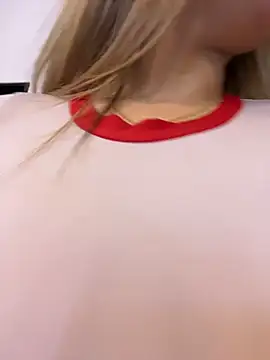 Snapshot of AngelBlushXXX chatting on 11.11.25 AngelBlushXXX online show from 11.11.25