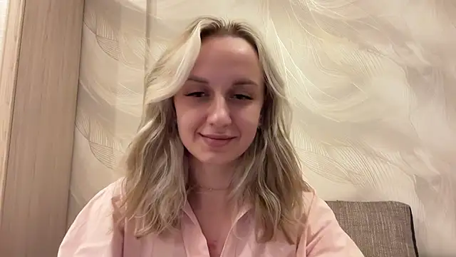 Snapshot of AdeleEverhart chatting on 11.27.25 AdeleEverhart online show from 11.27.25