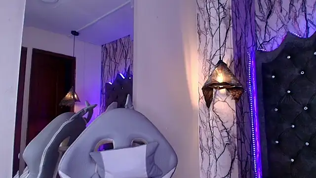 Zami Escobar of online show from 04.01.26