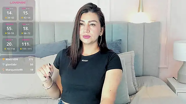 Snapshot of victoria_bourne chatting on 06.18.26 victoria bourne online show from 06.18.26