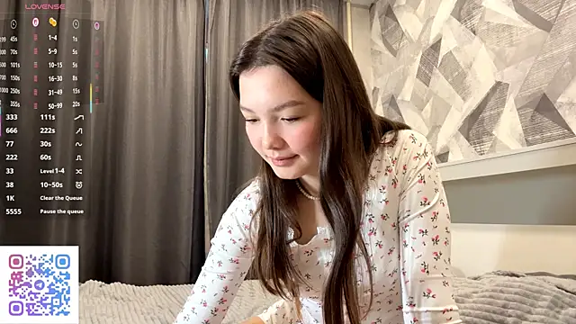 KiraVelvet online show from 11.13.25