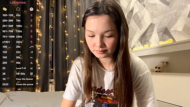 KiraVelvet online show from 11.29.25