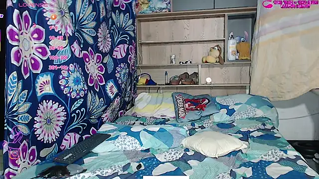 Snapshot of luisafe2025 chatting on 10.30.25 luisafe2025 online show from 10.30.25