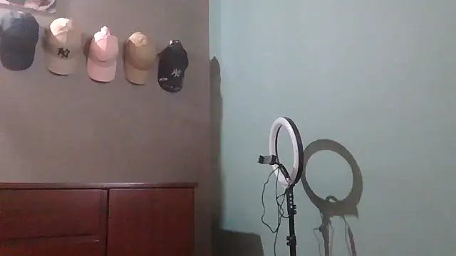 Snapshot of Pocahontas_tw chatting on 11.11.25 Pocahontas tw online show from 11.11.25