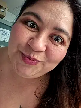 Snapshot of curvy_diva_ chatting on 10.23.25 curvy diva online show from 10.23.25