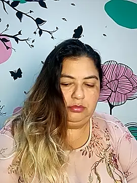 Snapshot of curvy_diva_ chatting on 10.24.25 curvy diva online show from 10.24.25