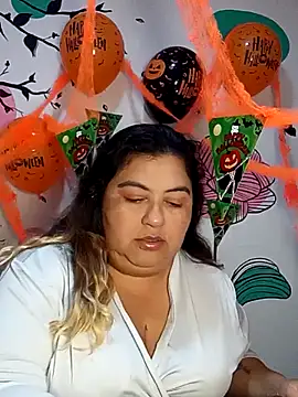 Snapshot of curvy_diva_ chatting on 10.27.25 curvy diva online show from 10.27.25