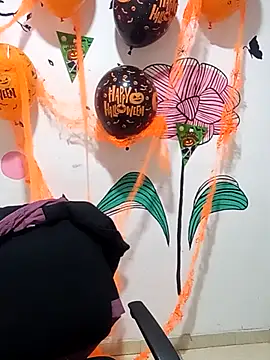 Snapshot of curvy_diva_ chatting on 10.31.25 curvy diva online show from 10.31.25