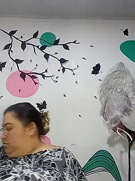 Snapshot of curvy_diva_ chatting on 11.02.25 curvy diva online show from 11.02.25