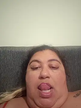 Snapshot of curvy_diva_ chatting on 11.10.25 curvy diva online show from 11.10.25