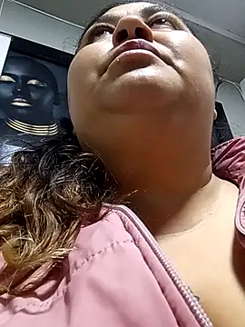 Snapshot of curvy_diva_ chatting on 11.17.25 curvy diva online show from 11.17.25