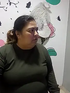 Snapshot of curvy_diva_ chatting on 11.19.25 curvy diva online show from 11.19.25