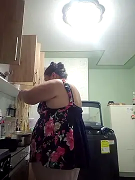 Snapshot of curvy_diva_ chatting on 11.21.25 curvy diva online show from 11.21.25