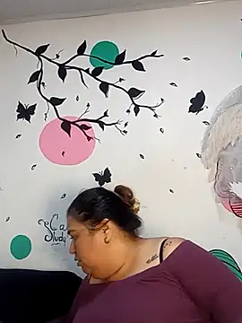 Snapshot of curvy_diva_ chatting on 12.14.25 curvy diva online show from 12.14.25