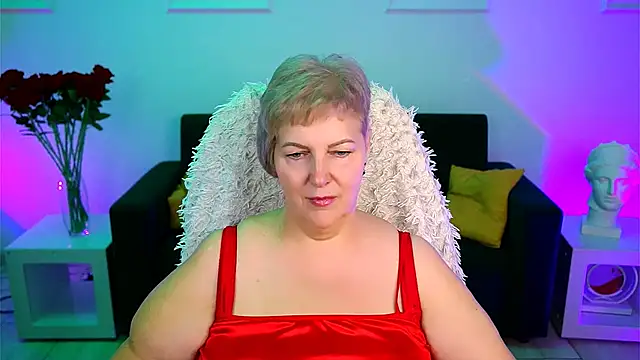 Snapshot of MaryMogan chatting on 11.18.25 MaryMogan online show from 11.18.25