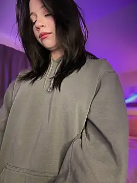 YourLittleDevil online show from 04.17.26