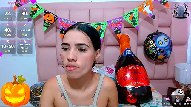 Snapshot of vanesa19_ chatting on 10.29.25 vanesa19 online show from 10.29.25