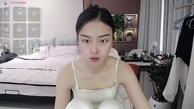 Snapshot of Xiao-zuzongl chatting on 11.14.25 Xiao-zuzongl online show from 11.14.25