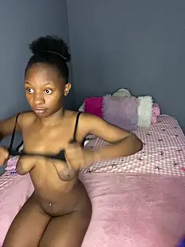 SexyPetitex25 online show from 12.19.25