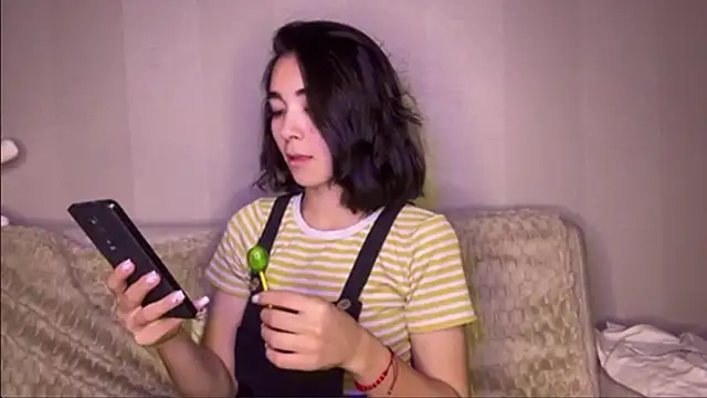 Snapshot of TAG_MIGGI chatting on 09.27.25 TAG MIGGI online show from 09.27.25