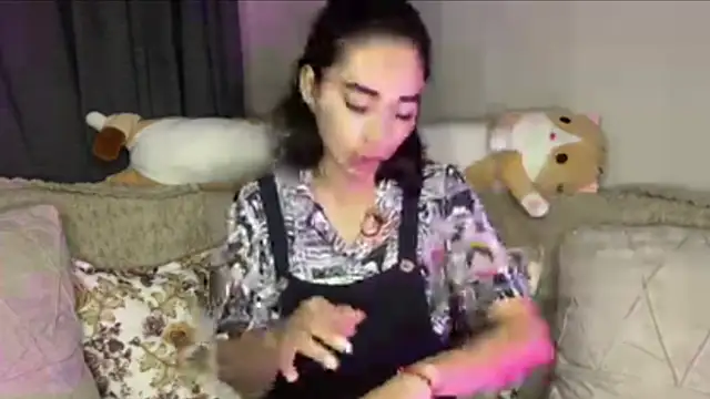 Snapshot of TAG_MIGGI chatting on 10.04.25 TAG MIGGI online show from 10.04.25