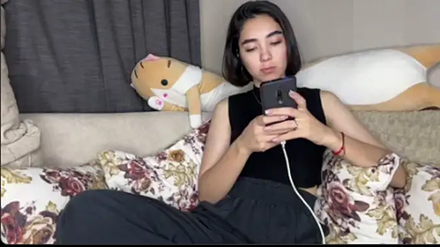 Snapshot of TAG_MIGGI chatting on 10.11.25 TAG MIGGI online show from 10.11.25