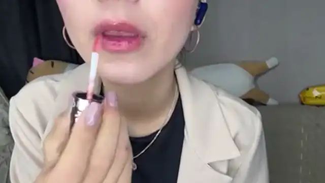 Snapshot of TAG_MIGGI chatting on 10.16.25 TAG MIGGI online show from 10.16.25