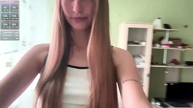 Snapshot of SweetJinny88 chatting on 10.28.25 SweetJinny88 online show from 10.28.25