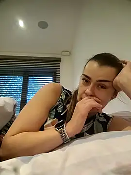 Carolinemiam online show from 10.30.25