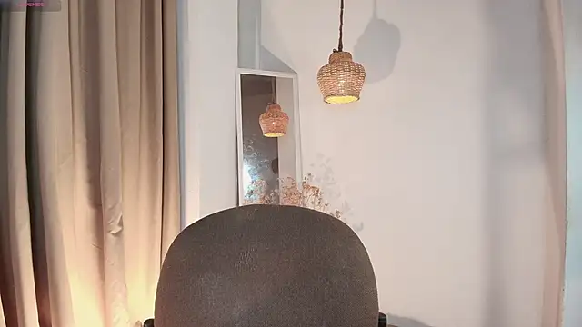 Nicolletease online show from 12.04.25