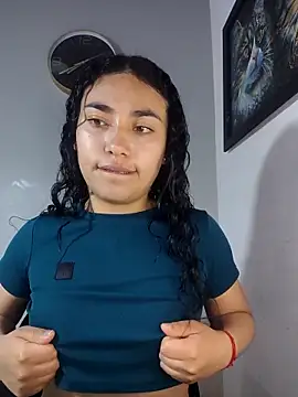 Snapshot of AmberGold- chatting on 12.18.25 AmberGold- online show from 12.18.25