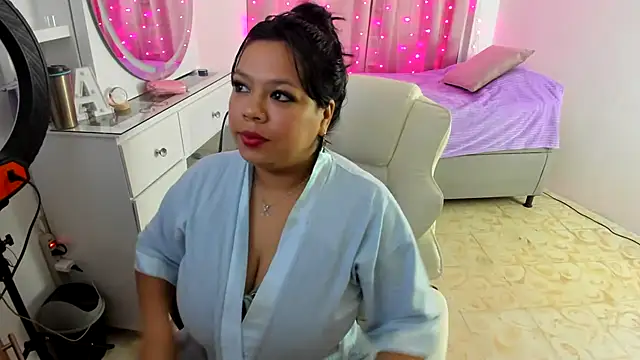 Snapshot of aynarakiss chatting on 09.19.25 aynarakiss online show from 09.19.25