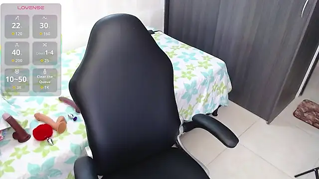 Snapshot of aynarakiss chatting on 10.07.25 aynarakiss online show from 10.07.25