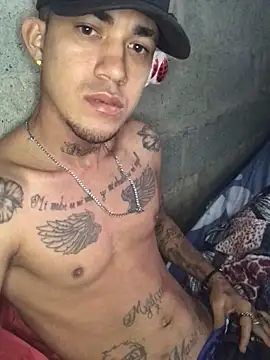 Snapshot of tattoos22 chatting on 10.27.25 tattoos22 online show from 10.27.25