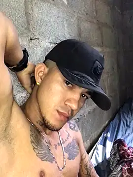 Snapshot of tattoos22 chatting on 10.29.25 tattoos22 online show from 10.29.25