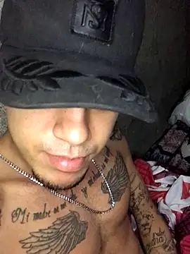 Snapshot of tattoos22 chatting on 11.02.25 tattoos22 online show from 11.02.25