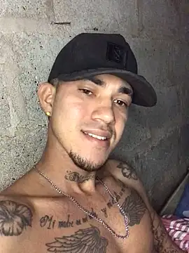 Snapshot of tattoos22 chatting on 11.04.25 tattoos22 online show from 11.04.25