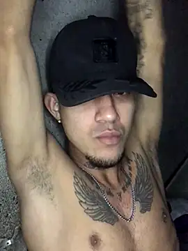 Snapshot of tattoos22 chatting on 11.07.25 tattoos22 online show from 11.07.25