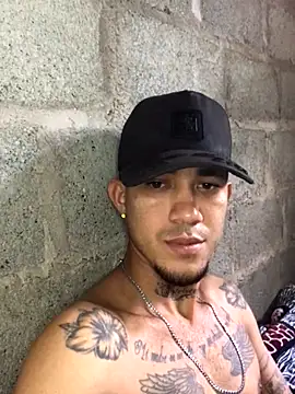 Snapshot of tattoos22 chatting on 11.10.25 tattoos22 online show from 11.10.25