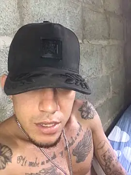 Snapshot of tattoos22 chatting on 11.12.25 tattoos22 online show from 11.12.25