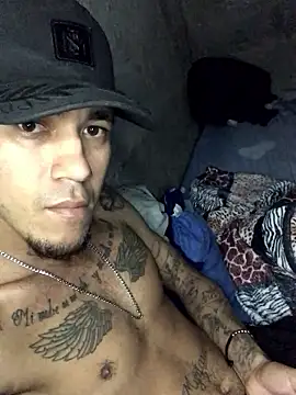 Snapshot of tattoos22 chatting on 11.13.25 tattoos22 online show from 11.13.25