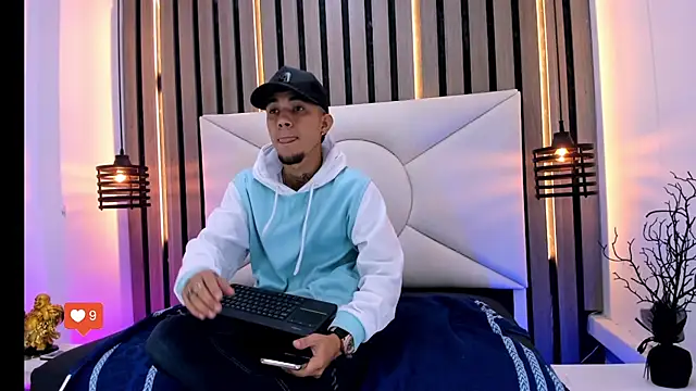 Snapshot of tattoos22 chatting on 11.15.25 tattoos22 online show from 11.15.25