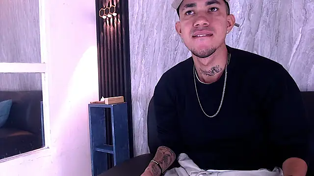 Snapshot of tattoos22 chatting on 11.20.25 tattoos22 online show from 11.20.25